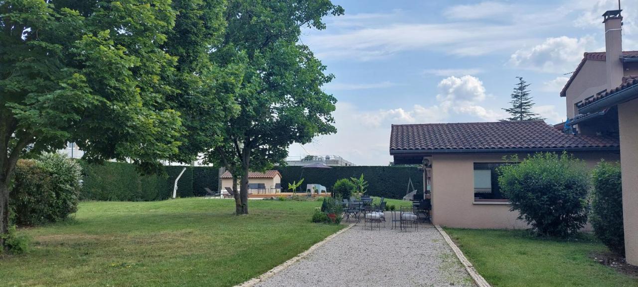 Etesia Otel Feurs Dış mekan fotoğraf